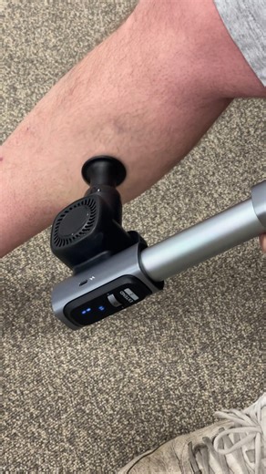 Just uploaded a new video showing how we’re using the Renpho Extend 2 Massage Gun to keep this patient moving—even when hip and back pain limit his ability to bend forward. . In the clip, you’ll see him working on his calf muscles using the extended handle, which is exactly why I love this tool. When you can’t reach your lower legs because your back seizes up or your hips won’t let you bend, mobility work becomes nearly impossible… and the calves are one of the first areas to get tight when you 