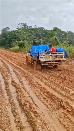 Hilux #offroad #toyota #4x4 #mud #hilux #hilux4x4 #offroading #offroad4x4 #4x4offroad #mudding