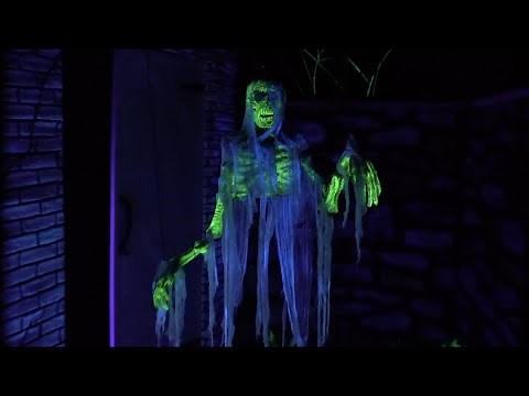 AMAZING OLD-SCHOOL HORROR ATTRACTION! Lake George's House of Frankenstein Wax Museum *FULL TOUR*