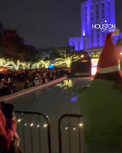 Tonight was Reliant’s Deck the Hall (Mayor’s Tree Lighting) at City Hall. Houston’s Christmas tree was officially lighted in a festive array of community, food, and music. Brian McKnight was the headliner on the main stage. The fireworks erupted from the roof of City Hall, opening the holiday season in our city. | Houston City Beat