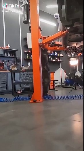 garage tour 🛠#autodoc #carservice #garage #carparts #mechanicwork #backstage #car #service #mechanic #germany #berlin #forcarlovers #foryourpage #4u