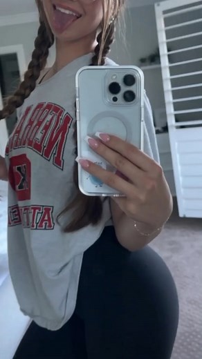 Brooke Monk 'IMPOSSIBLE' Fap to beat JOI