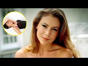 “Alyssa Milano’S Sexy Photos in Pantyhose & Heels Leave Fans Breathless”