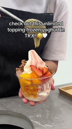 Yogiyo TRX: Unlimited Toppings & Delicious Pistachio Froyo