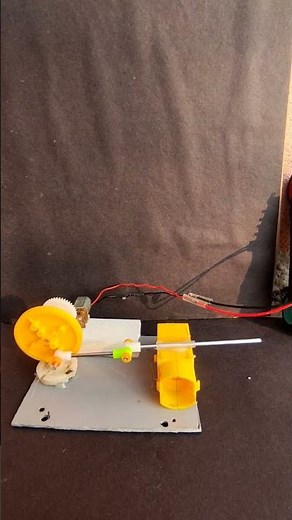 DIY slider crank mechanism that converts rotary motion to linear reciprocating motion.
