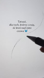 Aura.. . Więcej na @projektykaligraficzne 🖋️ . Delikatne tatuaże, wzory tatuaży, custom tattoo designs, tattoo inspiration, fineline tattoo, fine calligraphy, kaligrafia, tattooflash Tatuaż, strata, tęsknota, kaligrafia, dusza, energia, wibracje Fineline tattoo, calligraphy tattoo, lettering tattoo | Projekty Kaligraficzne by Patrycja Mehr