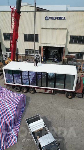 Many people ask how much the shipping costs for the houses are.#tinyhouse #volferda #bnb #resort #reelviral #reels #viral #reelitfeelit #reelvideo #reel #reelsvideo #fyp #trending #explorepage #viralvideos | Josie Ben