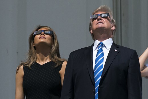 Cómo atenuar los colores brillantes en pantalla con Android 12