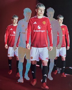 Going behind the scenes on shoot day 👀🎬 Sign up to United Direct and get 10% off your first order 👉 https://bit.ly/4eFY4XY | Manchester United