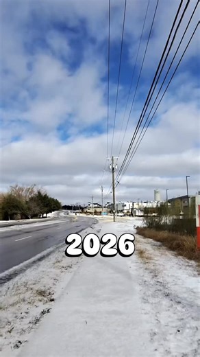 Keay Anderson | Austin Content Creator on Instagram: "If you were also traumatized by the 2021 snowstorm, you’ll relate when I say I’m so grateful it was less eventful this time 🥹. Last time we lost power and our neighbor’s pipe bursted above our unit. Now I’m back inside playing the Sims, and cozy. Exactly how it should be. #texassnow #texassnowday"