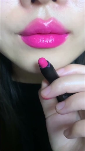 💗 This Hot Pink Lipstick Is So Satisfying! 💄 | Bright Pink Lip Makeup #shorts #beautytiips #makeup