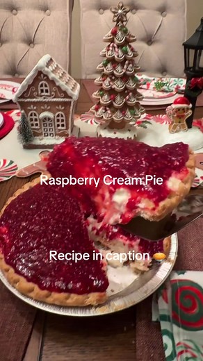 Delicious Homemade Raspberry Cream Pie Recipe