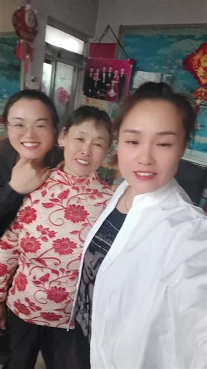 母爱是永恒的，不管风雨如何侵蚀，她总是完美无损，永不褪色；母爱是质朴的，不管前途如何坎坷，她总是心如止水，原汁原味；母爱是执着的，不关命运如何苦涩，她总是掏心吐哺，永不打折。母亲节到了，愿我们伟大的母亲永远幸福快乐。