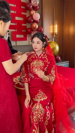 Chinese Bride's Stunning Wedding Makeup Transformation 👰✨ | #Shorts