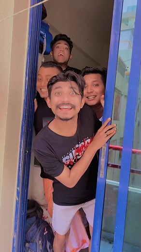 Nani ……..😂@sumon161 @mr.rehan_420 @sohelsami_3 @gold.roman