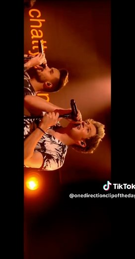 339/365 One Direction singing History on Chatty Man #onedirection #onedirectionclipoftheday #1d #fyp