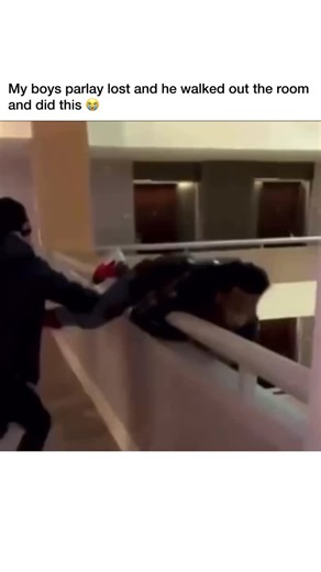 @highbettz on Instagram: "💸 SPORTS BETTING FOR ROOKIES 💸 New to sports betting? Let’s break it down so you don’t blow your budget on Week 1 😅👇 ⠀ 1️⃣ Pick a legit app – FanDuel, DraftKings, BetMGM (make sure it’s legal in your state) 2️⃣ Understand the basics: • Moneyline = who wins • Spread = how much they win/lose by • Over/Under = total points 3️⃣ Start small – Bet $5-$10 while you learn the ropes 4️⃣ Do some homework – Stats, injuries, home/away, trends. Don’t just bet vibes 💀 5️⃣ Track