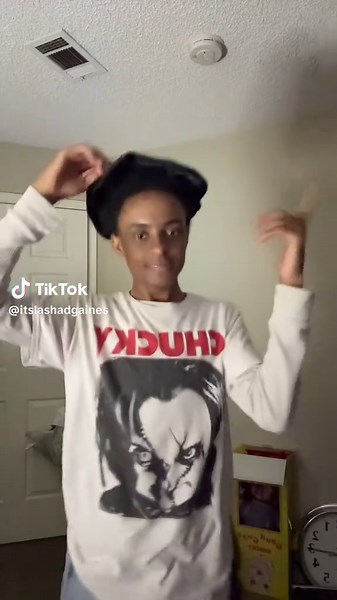 Engaging Dance Moves with Ayy