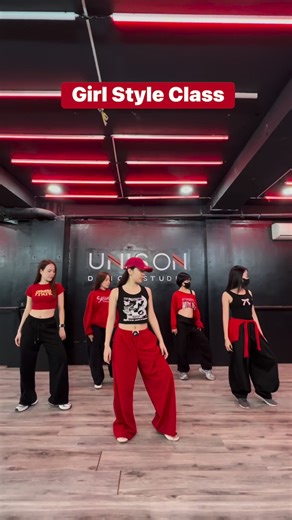 Đột nhập lớp học thực tế sau 8 buổi! Tự tin với sự QUYẾN RŨ và NĂNG ĐỘNG cùng GIRL STYLE cô THÁI AN Khối lớp Girl style buổi trưa và cuối tuần là sự lựa chọn hợp lý nhất để cân bằng lại những giờ làm việc và học tập hết công suất. Inbox Unison Dance Studio ngay hôm nay để nhận lịch học và các ưu đãi mới nhất của tháng 12/2025. 𝗨𝗡𝗜𝗦𝗢𝗡 𝗗𝗔𝗡𝗖𝗘 𝗦𝗧𝗨𝗗𝗜𝗢 📌 Follow us on Instagram: unisondancestudio ☎️ Hotline/Zalo: 090 228 5288 📍 Address: 3rd floor, 27 Hoa Ma Str., Hai Ba Trung Dist., 