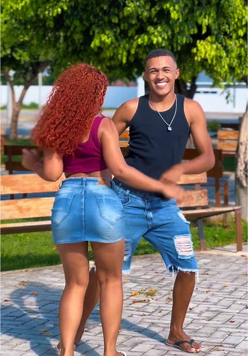 Irmãos Dançando: Coreografias Divertidas em Casa