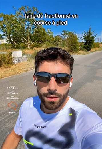 Le fractionné, c’est l’un des meilleurs outils pour progresser en course à pied ! Il permet notamment de travailler ta capacité cardio, ta vitesse et ton endurance à haute intensité. Une séance simple pour commencer 👇 ➡️ 10-15 min de footing tranquille pour t’échauffer ➡️ 8 × 400 m à allure soutenue ➡️ 1’30 de récupération entre chaque répétition (en marchant ou en trottinant) ⚠️ Le plus important : garde une allure régulière sur les 8 répétitions. Ne pars pas trop vite sur la première pour fin