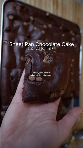 The most moist and delicious low calorie chocolate cake EVER (150 cals per slice)