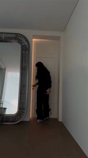 LISA Shows Off Her Mercedes with New Friend