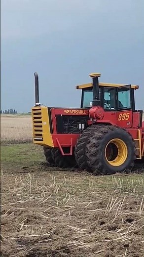 Versatile 895 gets the sasky yank from a 375 Case Steiger. Callin on uncle Chubs!👌