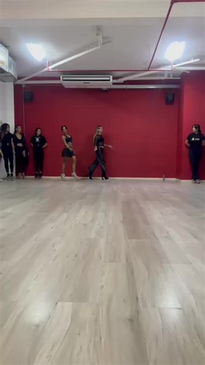 Pasarela de Modelos: Desfiles y Tendencias 2023