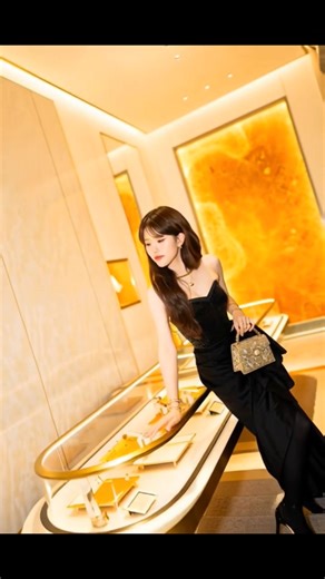 1.6K views · 32 reactions | Zhao lusi  Queen of the BVLGARI, your elegance is truly captivating, just like the luxury hotel background in the video, it perfectly complements your stunning beauty!殺 #ZhaoLusi #weloveyoualwaysZhaolusi | Enthusiastic Zai | Facebook