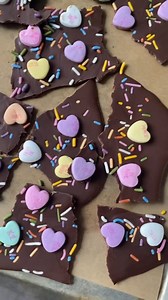 1K views · 13 reactions | Sweeten your day with this easy Valentine's bark recipe! ½ cup chocolate chips 1 tsp coconut oil ¼ cup conversation heart candies sprinkles | Organically Addison | Facebook