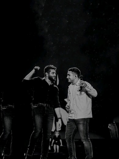 Hoje Está Com Ele - Henrique e Juliano (Lyrics Video)