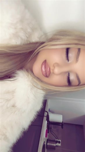 Bimbo Makeup Tips and Style Inspirations