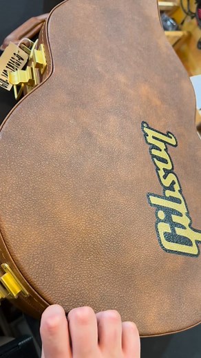 Gibson Les Paul Jr. in TV Yellow!! Classic looks, and some serious P90 attitude! Grab it up Quimpersound.com!! #gibson #gibsonlespaul #gibsonlespauljr #guitarsofinstagram #guitarist #guitar #electricguitar #guitartone #theguitarstore #theguitarstoreatquimpersoundrecords #theguitarstore #quimpersoundguitars #brickandmortar #porttownsend #seattle #tacoma #whidbeyisland #bainbridgeisland #silverdale #poulsbo #sequim #portangeles #jeffersoncounty | Quimper Sound Guitars