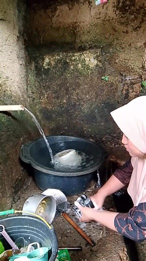 Nurlailah on Instagram: "Bingung mau ngomong pas voice over padahal vdio udah ada 😁 Ada ga nih yang suka bingung gini 🤭"