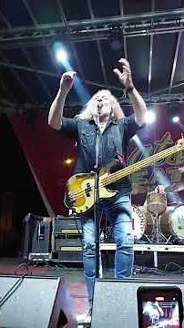 Kentucky HeadHunters Performing live in Bowling Green Ky #Merica🇺🇲🇺🇲🇺🇲#YeeYee🦅🦅🦅#USA🇺🇲🇺🇲🦅🦅