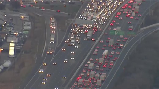 Highway 401 double bottleneck after back-to-back collision