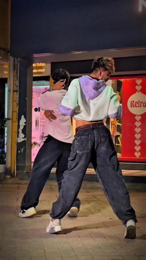 𝐉𝐚𝐜𝐤𝐬𝐡𝐢⚡️ on Instagram: "Trending 🥵🥵🤘🏻 @jackshi_roy01 @himanshu_dancer233 #reelvideo #expression #dancechallge #dance #style#viral #keepgoing #public #reelsviral #foryou #delhi #jackshiroy01"