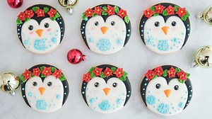 Don't have a Penguin Cookie Cutter? How about using a round cutter instead. Look, these penguin cookies turned out so cute! ⭐⭐⭐Use my Royal Icing Recipe to decorate: https://www.hanielas.com/fresh-lemon-royal-icing/ | Haniela's