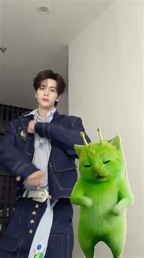 New Pet: Alien Cat Dancing "Little Chicken"