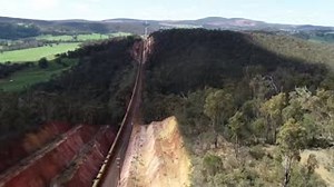 The 50km overland conveyor at South32’s bauxite mine in WA is the longest of its kind in Australia. Linking the mine to the refinery, the conveyor belt travels at 25km/hour and carries around 3,400 tonnes of bauxite every hour. At the refinery, the bauxite is turned into alumina powder before being transported by rail to port. It’s then shipped to smelters around the world. Interested in a career in mining? Check out our available roles at http://ow.ly/QnR750CGlND | WorkPac
