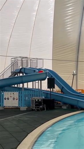 Ringraziamo la Piscina di Saronno per questa lezione di nuoto tutta in tema natalizio. L'attività sportiva in acqua permette a tutti i nostri ragazzi di fare movimento superando le difficoltà motorie. | Il Granello - Coop Sociale