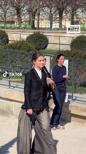 Florence Hunt at Dior Show: Bridgerton Inspired Fashion