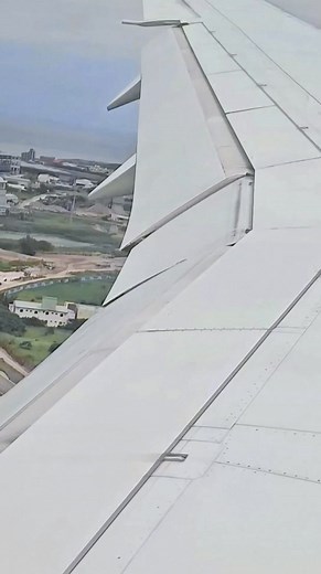 13K views · 64 reactions | Airplane wing function ✈️⚙️ #Aviation #Flying #PilotLife #Airplane #AirportLife #Flight #review | Sky Up | Facebook