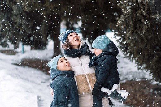11 Budget-Friendly Winter Activities That’ll Keep Kids Happy (and Parents Sane)