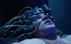 外星人绑架人类，改造大脑和身体后又放回来！一部恐怖科幻电影