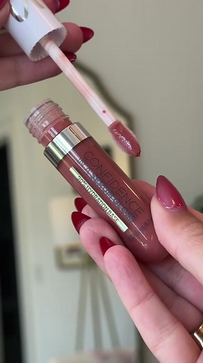 Meet the NEW! Confidence In A Serum Gloss ✨ A must have to finish off any makeup or skincare routine! IT's confidence in your lips🙌 Why you'll love IT: ✨ 90% hydration base packed with Vitamin E, Hyaluronic Acid, Ceramide, & Tri-Peptide! ✨ Provides up to 8hrs of hydration ✨ A high shine & non sticky formula Shop shades Self Worth & Self Assured with other bestsellers during Today's Special Value ONLY @qvc 💗 #itcosmetics #qvc #todaysspecialvalue