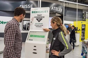 2.2K views · 46 reactions | Fiers de notre nouveau concept de magasin Feu Vert . Des services digitaux pour un accueil efficace et personnalisé, une prise en charge rapide, des produits à tester ... pour une expérience client la plus réussie. A visiter à Bordeaux Bègles et Ecully ... pour le moment  | Feu Vert | Facebook