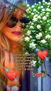 Och jak bardzo Cię kocham kocham, o tym ty dobrze wiesz... Chciałbym być zawsze z Tobą i całować Cię wciąż. #milosc #uczucia #posluchaj #slowa #piosenka #ona #on | Dorota Bardon