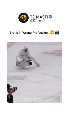 You Won’t Believe How This NHL Cameraman Skates 🤯🏒